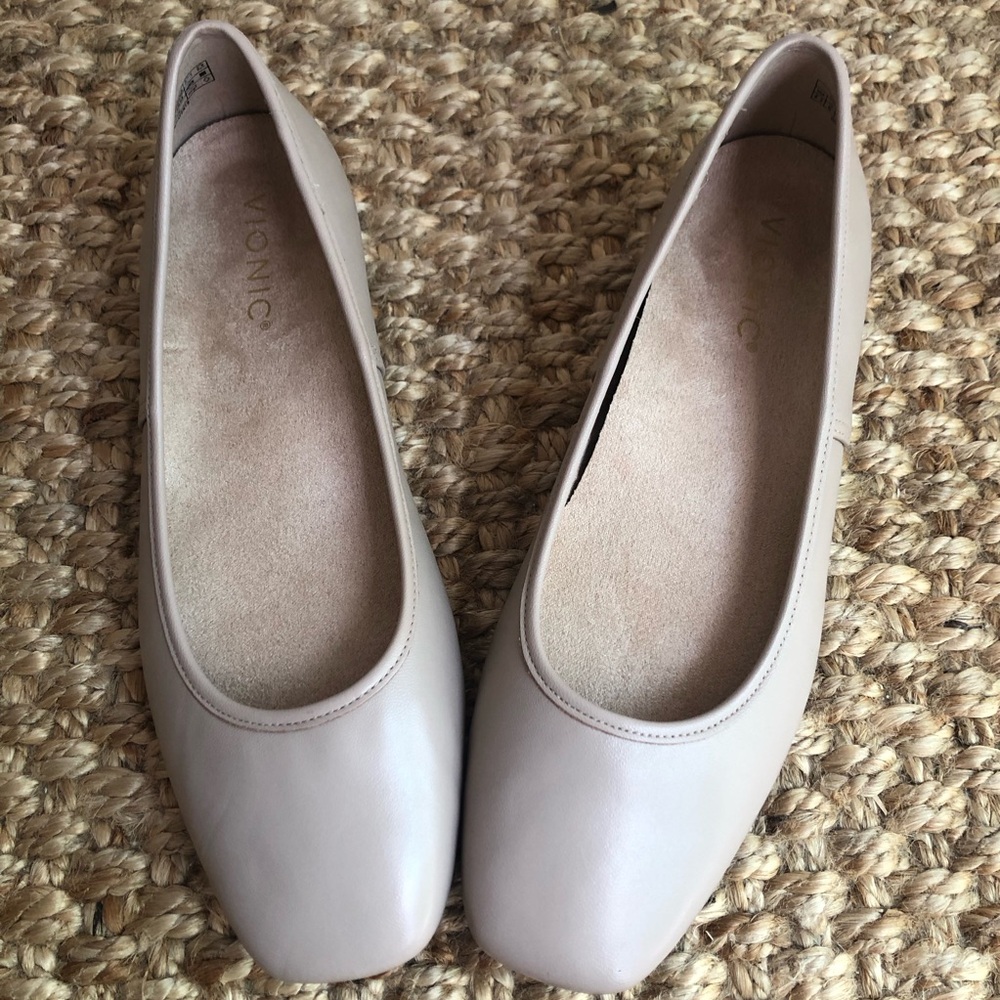 New: Vionic Orinda Flat in Putty Leather. Size 39 Narrow - Picture 2 of 16